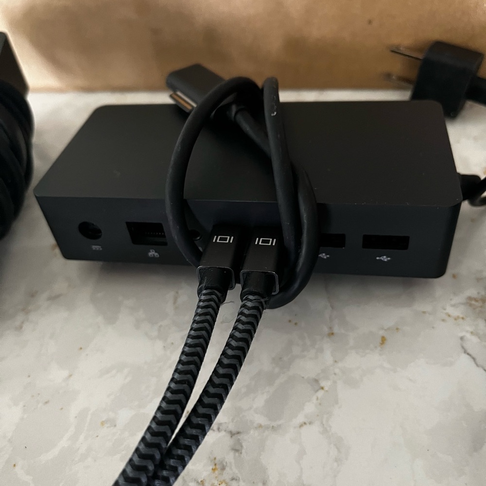 Surface PRO bundle w/ docking station HDMI cable, case , add monitor connector - Picture 12 of 15